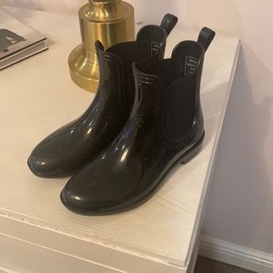 Aldo - girls rain bootie size 13